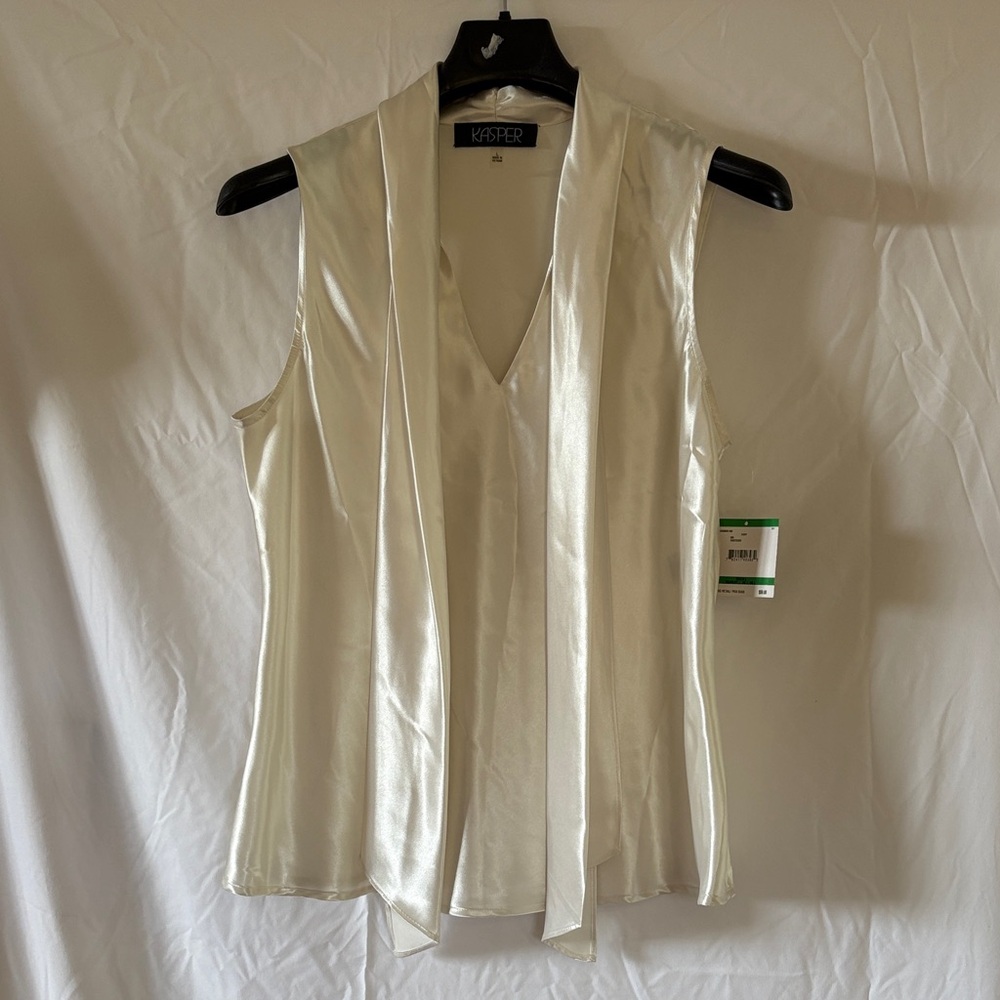 Kasper Women's Elegant Cream Sleeveless Blouse